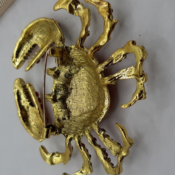 Red and Gold Crab Brooch - Picture 3 of 3
